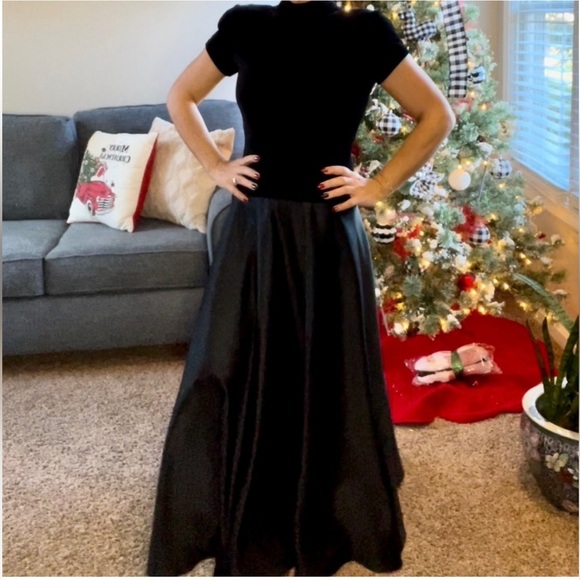 TADASHI SHOJI Vintage Black Velvet and Taffeta Gown - Picture 5 of 15